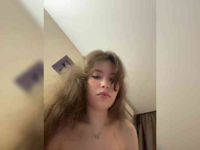 YourLadyyy webcam