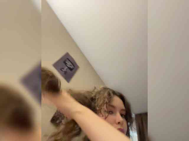 YourLadyyy webcam