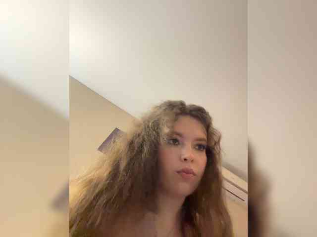YourLadyyy webcam