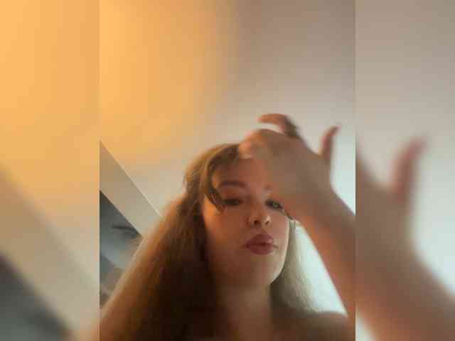 YourLadyyy webcam