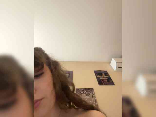 YourLadyyy webcam