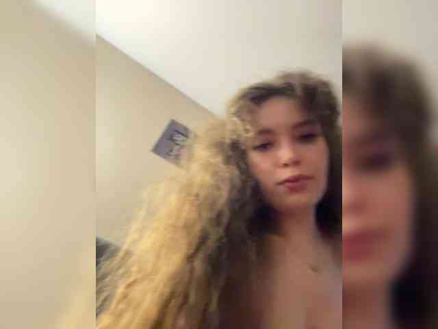 YourLadyyy webcam