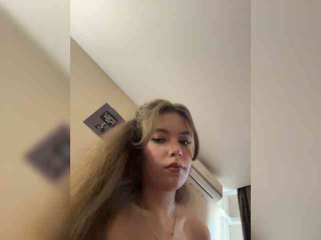 YourLadyyy webcam