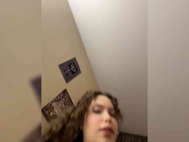 YourLadyyy webcam