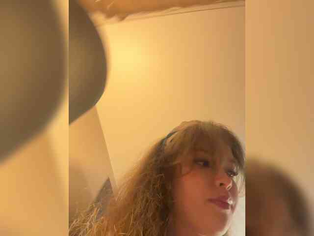 YourLadyyy webcam