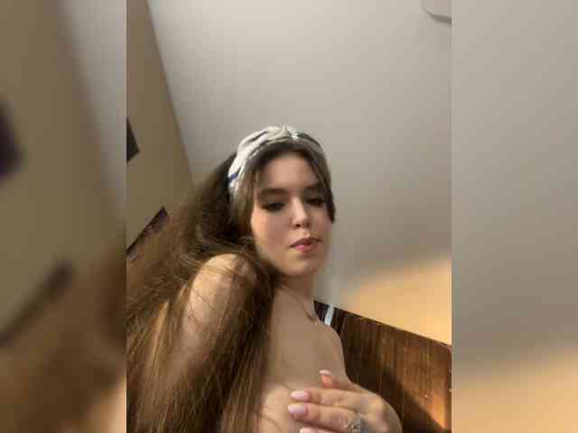 YourLadyyy webcam