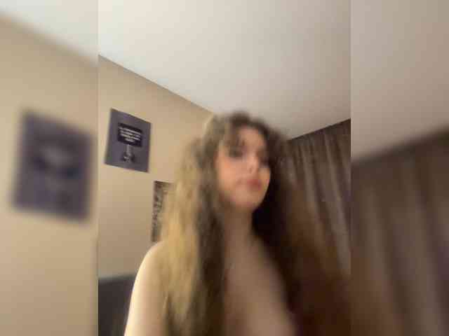 YourLadyyy webcam