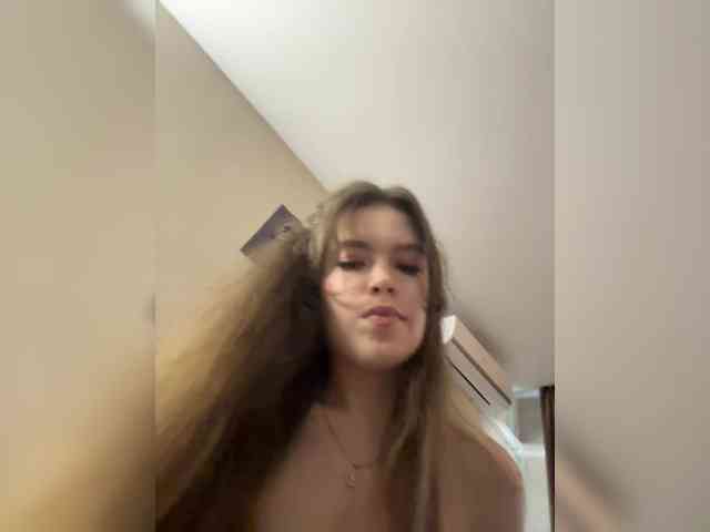 YourLadyyy webcam
