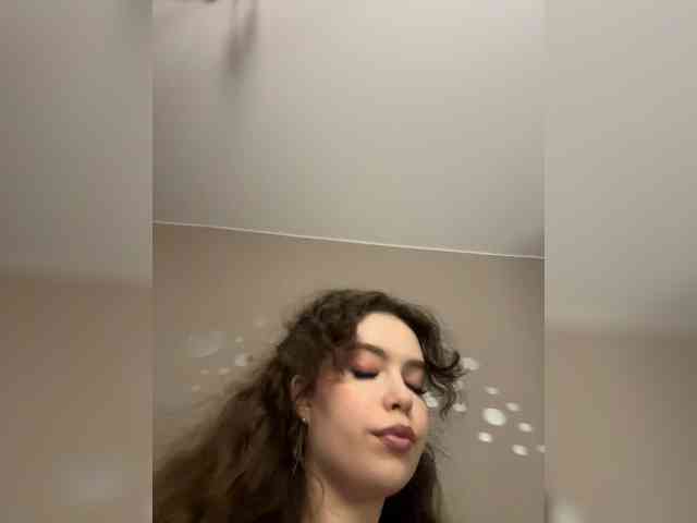 YourLadyyy webcam