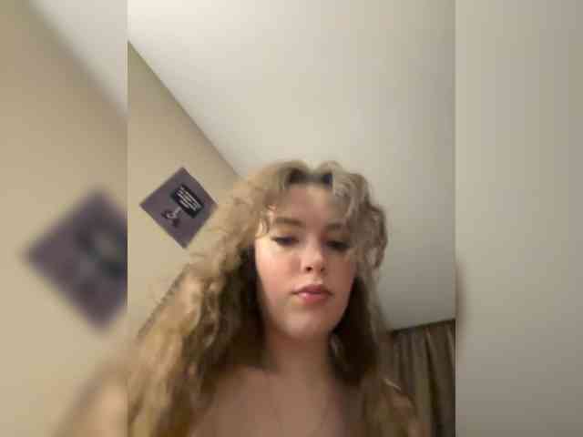 YourLadyyy webcam