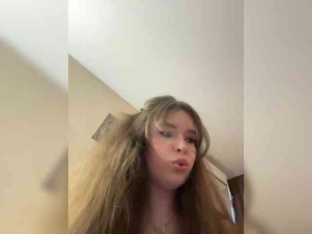 YourLadyyy webcam