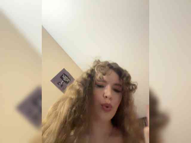 YourLadyyy webcam