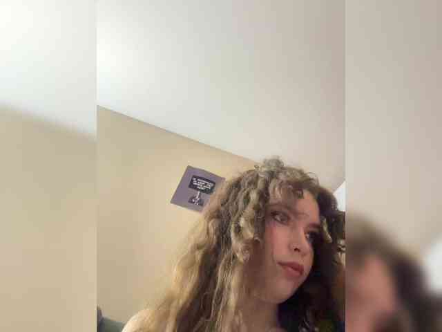 YourLadyyy webcam