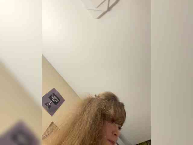 YourLadyyy webcam