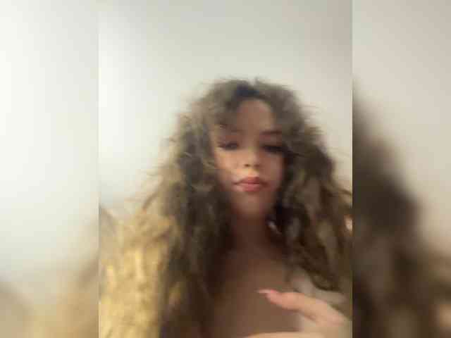 YourLadyyy webcam