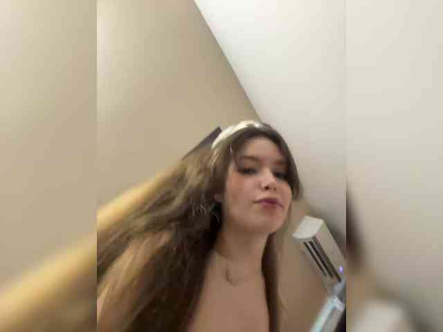 YourLadyyy webcam