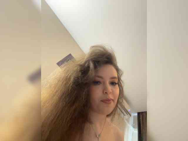 YourLadyyy webcam
