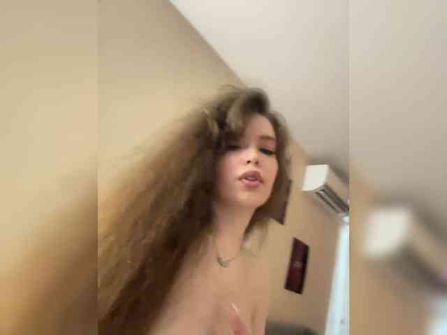 YourLadyyy webcam