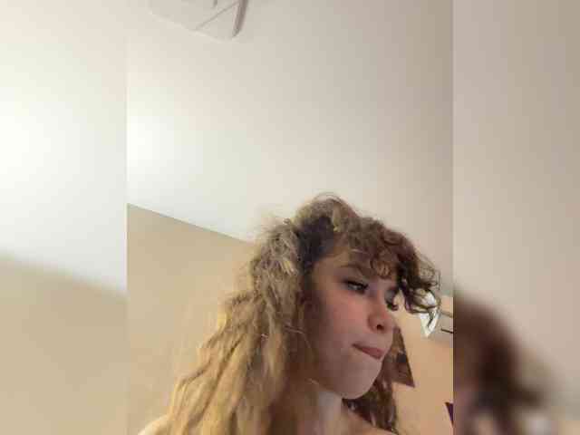 YourLadyyy webcam