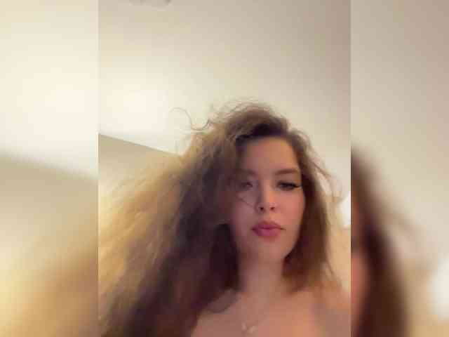 YourLadyyy webcam