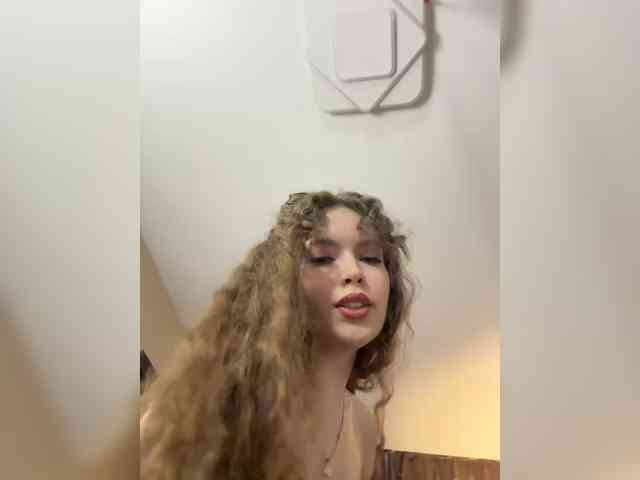 YourLadyyy webcam