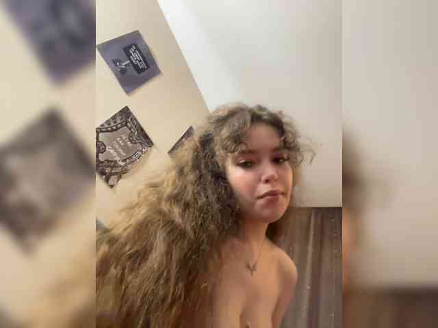 YourLadyyy webcam