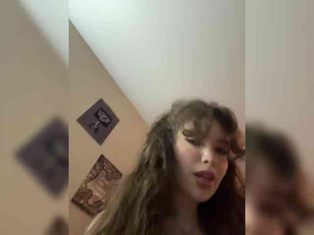 YourLadyyy webcam