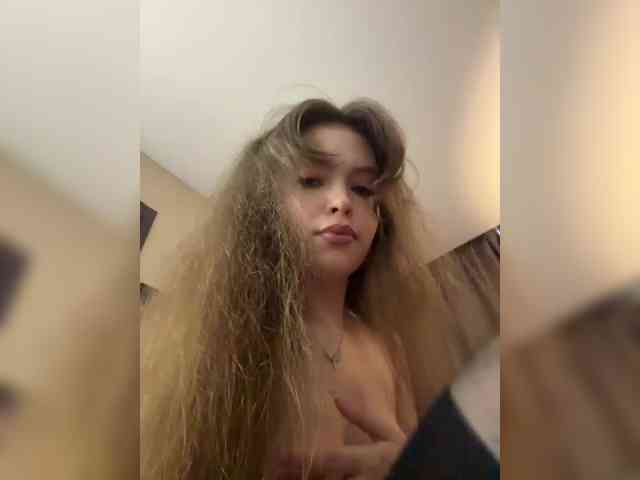 YourLadyyy webcam