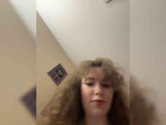 YourLadyyy webcam