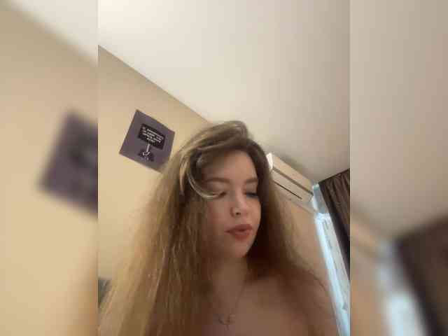 YourLadyyy webcam
