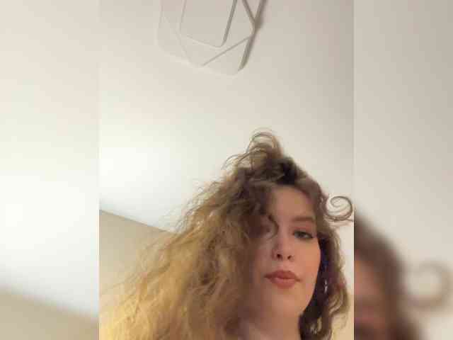 YourLadyyy webcam