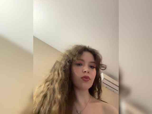 YourLadyyy webcam