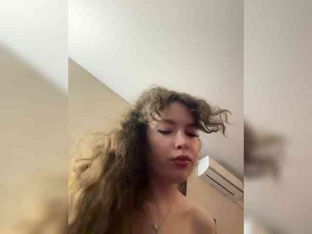 YourLadyyy webcam