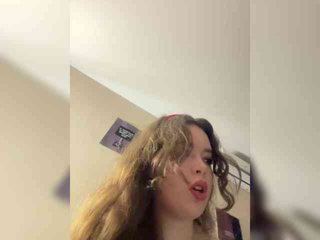 YourLadyyy webcam