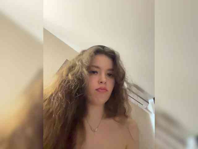 YourLadyyy webcam
