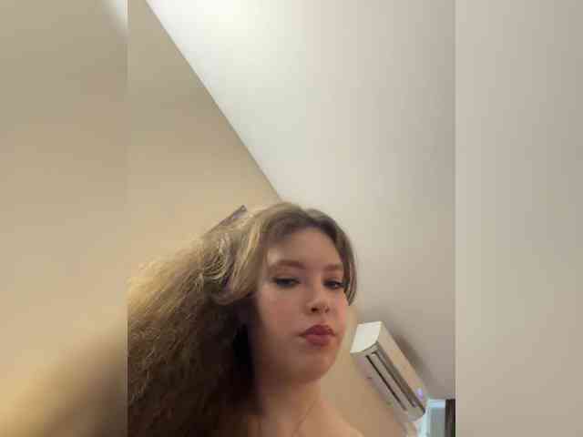 YourLadyyy webcam
