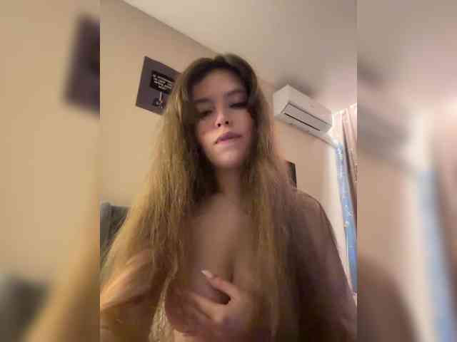 YourLadyyy webcam