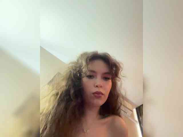 YourLadyyy webcam
