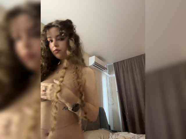 YourLadyyy webcam
