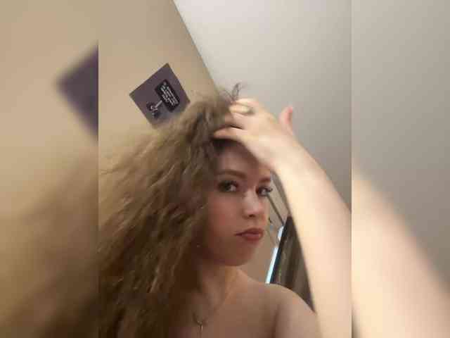 YourLadyyy webcam