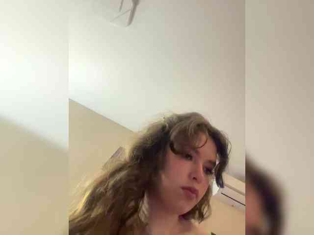 YourLadyyy webcam