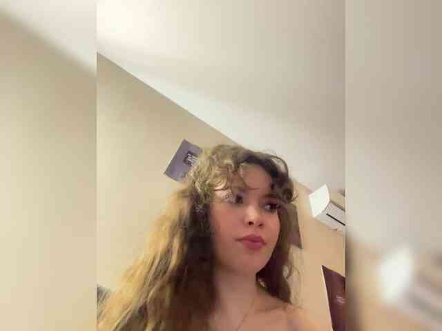 YourLadyyy webcam