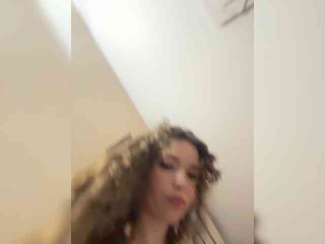 YourLadyyy webcam