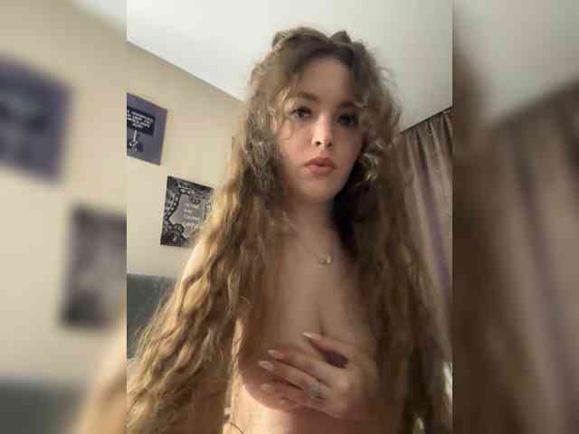 YourLadyyy webcam