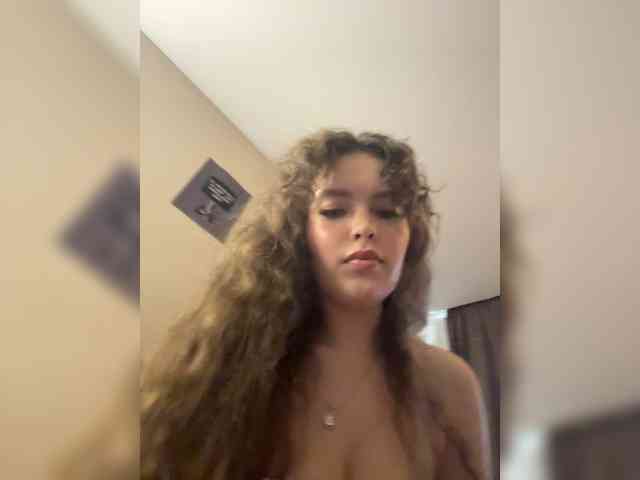 YourLadyyy webcam