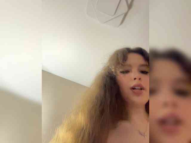 YourLadyyy webcam
