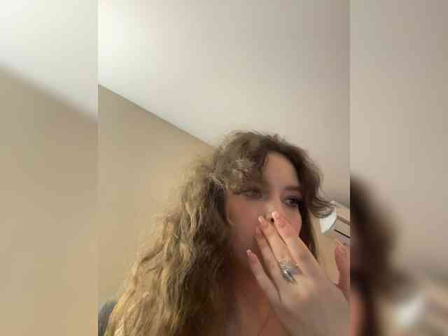YourLadyyy webcam