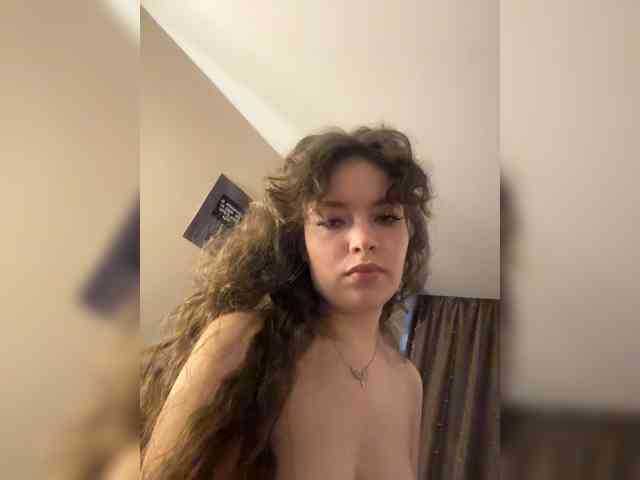 YourLadyyy webcam