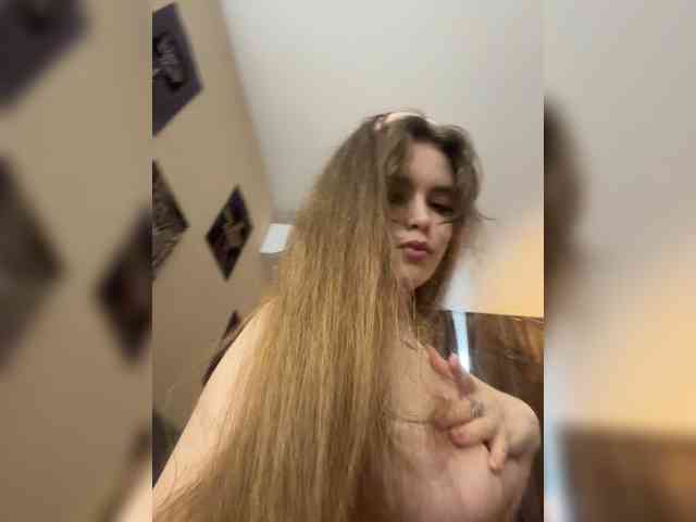 YourLadyyy webcam