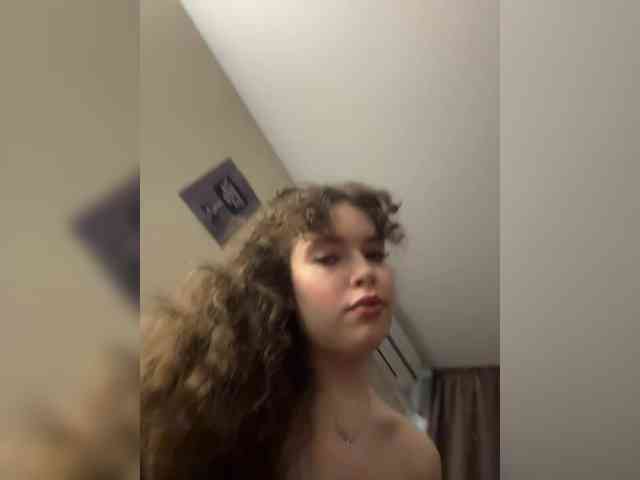 YourLadyyy webcam